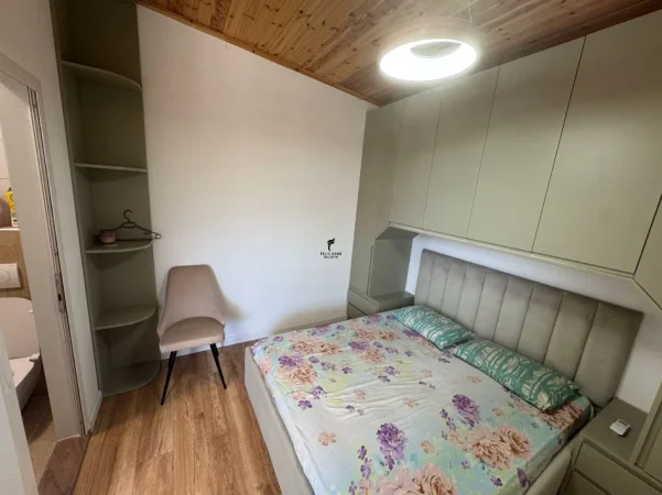 Tirane, jepet me qera apartament duplex 2+1 Kati 7, 120 m² 600 € (SHKOZE)