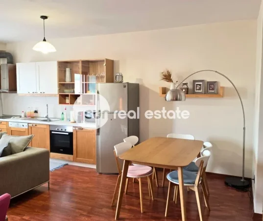 Shkoder, jepet me qera apartament 2+1+Ballkon Kati 4, 108 m² (QENDER)