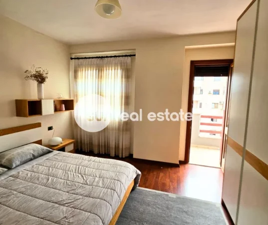 Shkoder, jepet me qera apartament 2+1+Ballkon Kati 4, 108 m² (QENDER)