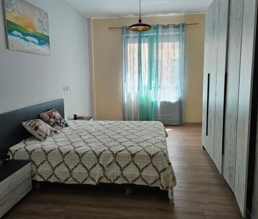 Tirane, jepet me qera apartament 2+1 , 125 m² 1.000 € 