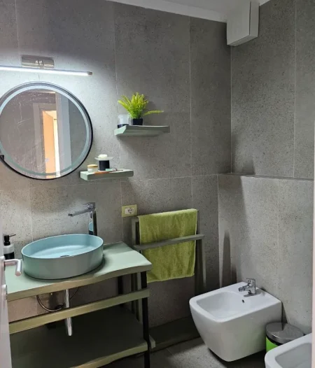 Tirane, jepet me qera apartament 2+1 , 125 m² 1.000 € 