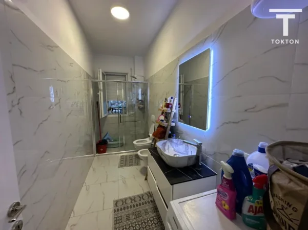 Tirane, shitet apartament 2+1+Ballkon Kati 5, 105 m² 150.000 € 