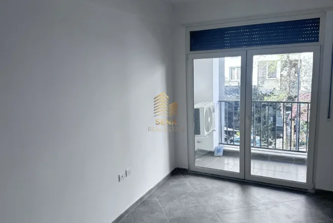 Tirane, jepet me qera apartament/ambient biznesi 1+1+Ballkon Kati 2, 75 m² 500 € (5 Maji)