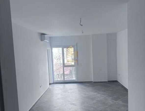 Tirane, jepet me qera apartament/ambient biznesi 1+1+Ballkon Kati 2, 75 m² 500 € (5 Maji)