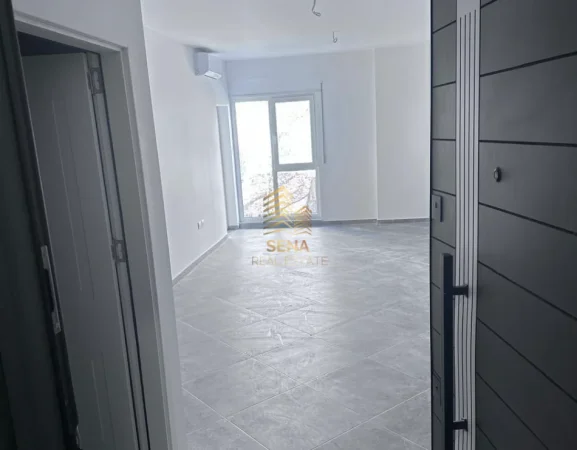 Tirane, jepet me qera apartament/ambient biznesi 1+1+Ballkon Kati 2, 75 m² 500 € (5 Maji)