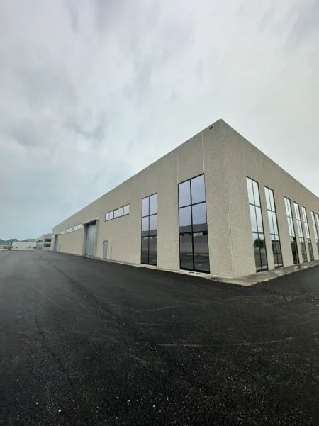 Durres, jepet me qera aktivitet biznesi Kati 0, 6.000 m² 7.250 € (Porto Romano)