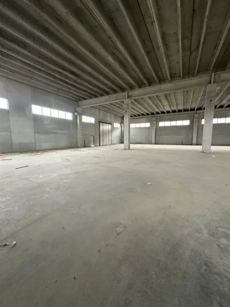 Durres, jepet me qera aktivitet biznesi Kati 0, 6.000 m² 7.250 € (Porto Romano)