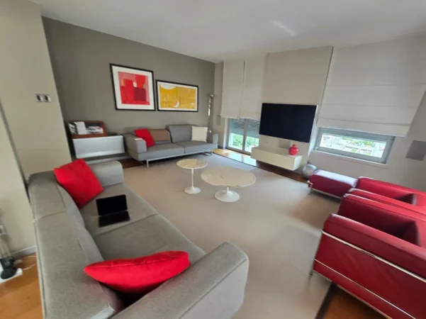 Tirane, shitet apartament 2+1+Aneks , (bllok)