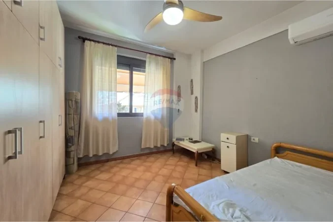 Tirane, jepet me qera apartament 2+1+Ballkon Kati 2, 88 m² 500 € (Komuna e Parisit)
