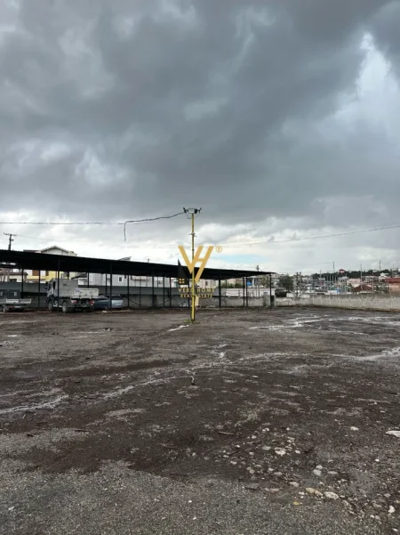 Tirane, jepet me qera toke , 3.500 m² (ALLIAS)