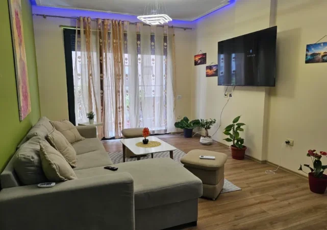 Tirane, jepet me qera apartament 2+1 Kati 2, 125 m²