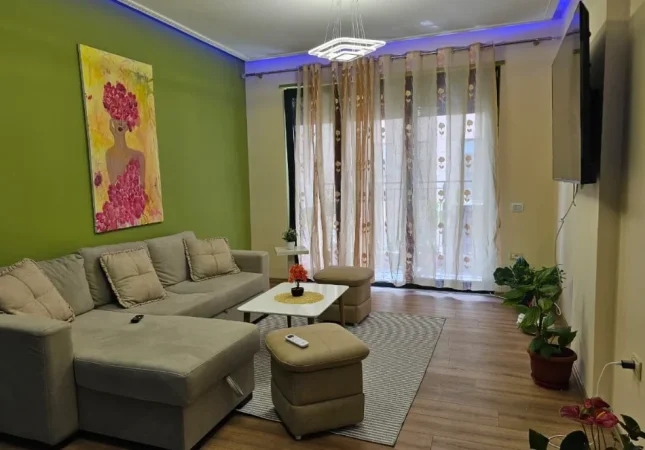 Tirane, jepet me qera apartament 2+1 Kati 2, 125 m²