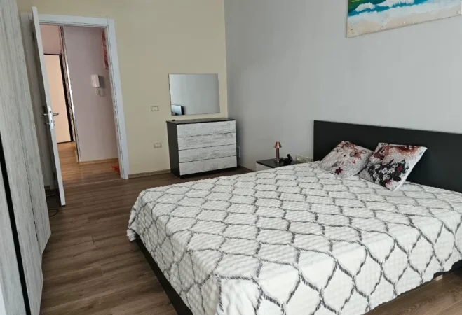 Tirane, jepet me qera apartament 2+1 Kati 2, 125 m²