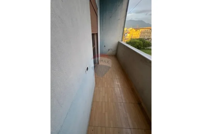 Tirane, jepet me qera apartament 2+1+Ballkon Kati 4, 104 m² 470 € (Rruga Siri Kodra)