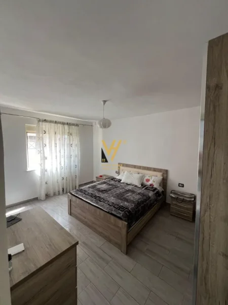 Tirane, jepet me qera apartament 1+1+Ballkon Kati 3, 55 m² 500 € (ALI DEMI)
