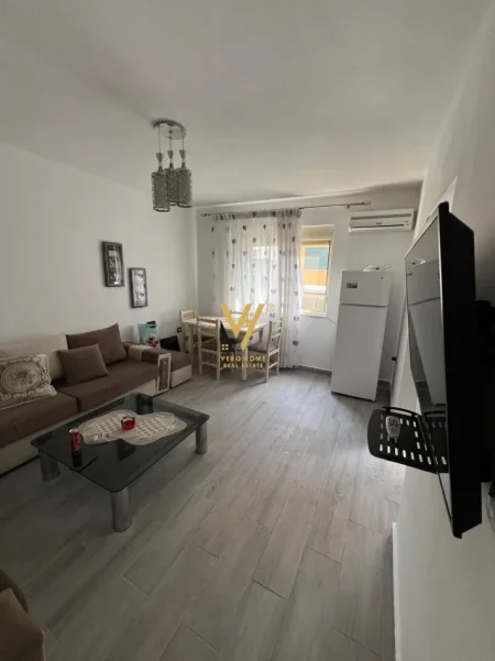 Tirane, jepet me qera apartament 1+1+Ballkon Kati 3, 55 m² 500 € (ALI DEMI)