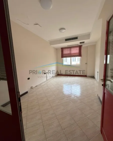 Tirane, shitet apartament 2+1+Aneks Kati 1, 137 m² 270.000 € 