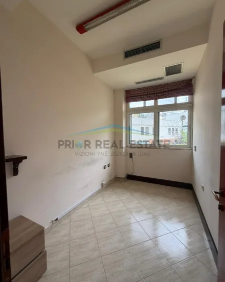 Tirane, shitet apartament 2+1+Aneks Kati 1, 137 m² 270.000 € 