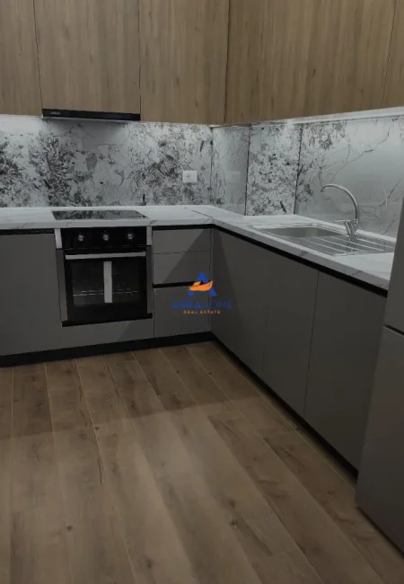 Tirane, jepet me qera apartament 1+1+Ballkon Kati 6, 72 m² 630 € 