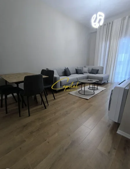 Tirane, jepet me qera apartament 1+1 Kati 6, 73 m² 600 € (LAPRAKE)