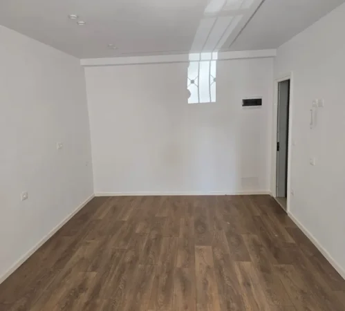 Tirane, shitet garsonier Kati 1, 30 m² 85.000 € (Rruga 4 Deshmoret)