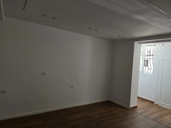 Tirane, shitet garsonier Kati 1, 30 m² 85.000 € (Rruga 4 Deshmoret)