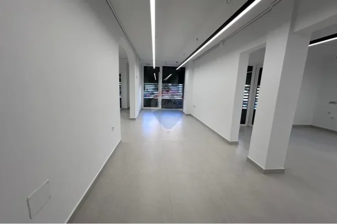 Tirane, jepet me qera ambjent biznesi Kati 0, 106 m² 1.000 € 
