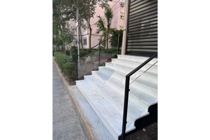 Tirane, jepet me qera ambjent biznesi Kati 0, 106 m² 1.000 € 