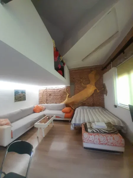 Tirane, jepet me qera Garsioner, Kati 3, 40m² ,Çmimi 500 €,  tek Rruga KAVAJËS, Qendër Tiranës.