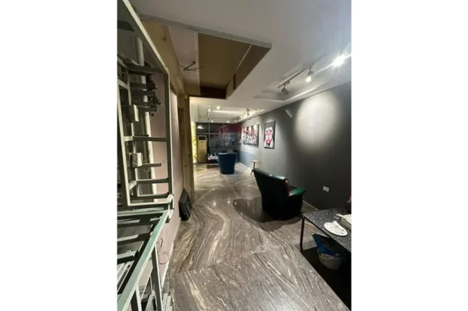 Tirane, jepet me qera ambjent biznesi Kati 0, 75 m² 900 € 