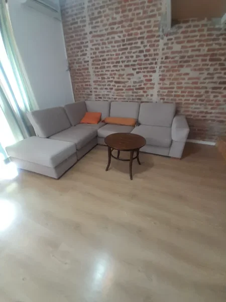 Tirane, jepet me qera Garsioner ,Mobiluar,Kati 3, 40m² ,Çmimi 500 E,  tek  Rruga DURRESIT, Tirane