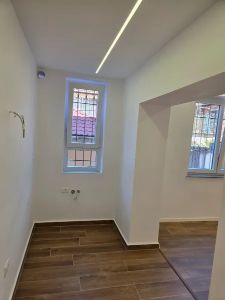 Tirane, shitet garsonier Kati 1, 30 m² 83.000 € (Rruga 4 Deshmoret)