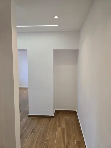 Tirane, shitet garsonier Kati 1, 30 m² 83.000 € (Rruga 4 Deshmoret)