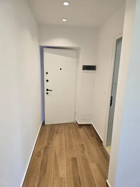 Tirane, shitet garsonier Kati 1, 30 m² 83.000 € (Rruga 4 Deshmoret)