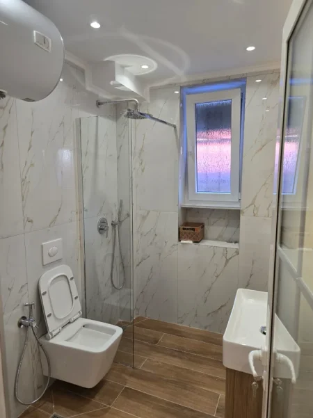 Tirane, shitet garsonier Kati 1, 30 m² 83.000 € (Rruga 4 Deshmoret)