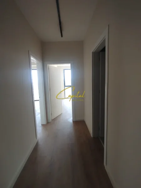 Tirane, jepet me qera zyre Kati 7, 75 m² 600 € (REZIDENCA GOLDEN TOWER)