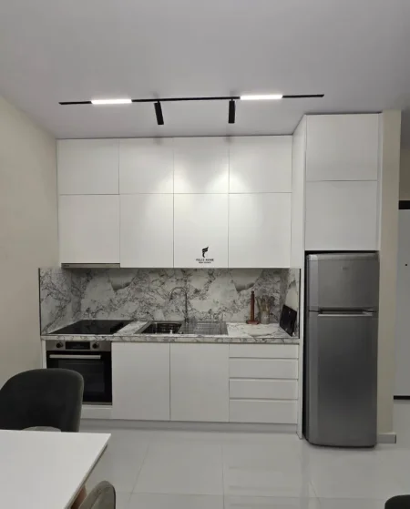 Tirane, jepet me qera apartament 1+1 Kati 5, 60 m² 400 € (UNIVERS CITY)