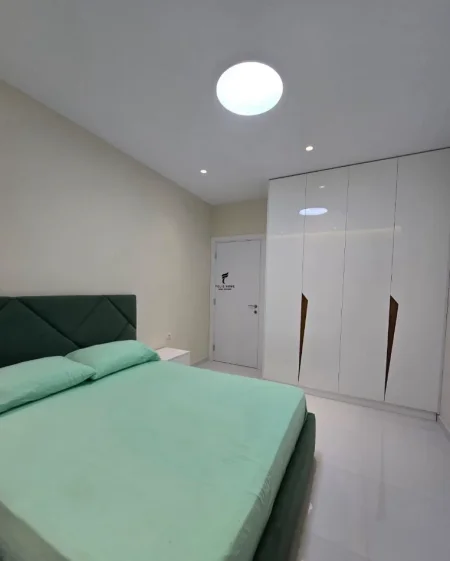 Tirane, jepet me qera apartament 1+1 Kati 5, 60 m² 400 € (UNIVERS CITY)