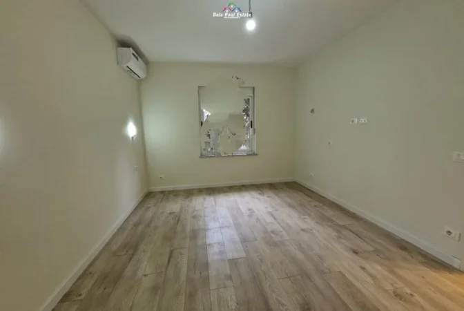 Tirane, jepet me qera zyre Kati 3, 110 m² 1.000 € (Rruga Qemal stafa)