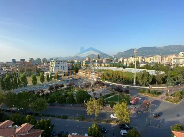 Tirane, jepet me qera ambjent biznesi Kati 1, 100 m² 1.500 € (STADIUMI DINAMO)