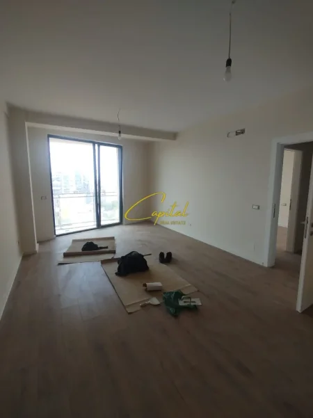 Tirane, jepet me qera zyre Kati 7, 75 m² 650 € (REZIDENCA GOLDEN TOWER)
