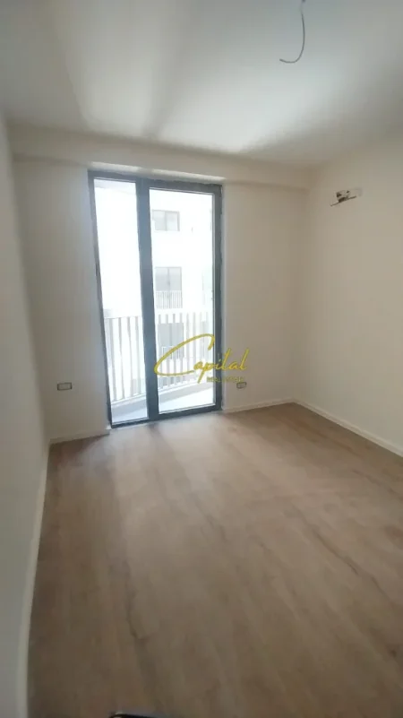 Tirane, jepet me qera zyre Kati 7, 75 m² 650 € (REZIDENCA GOLDEN TOWER)