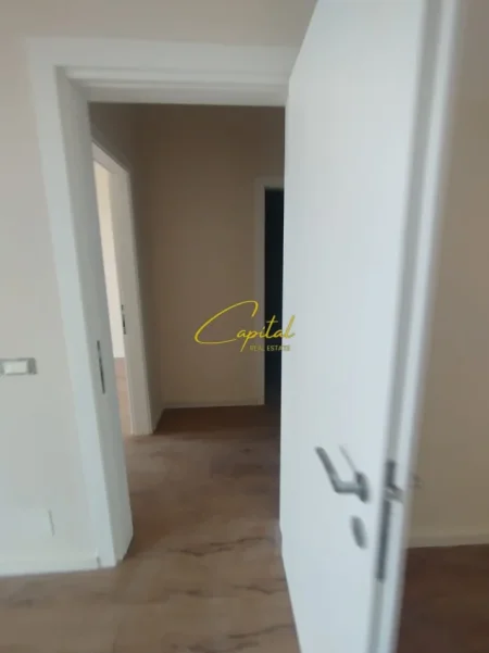 Tirane, jepet me qera zyre Kati 7, 75 m² 650 € (REZIDENCA GOLDEN TOWER)