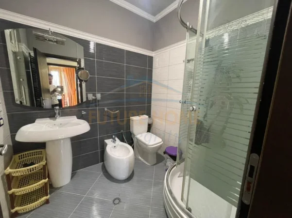 Tirane, jepet me qera apartament 2+1+Ballkon Kati 5, 92 m² 500 € (Vilat gjermane)