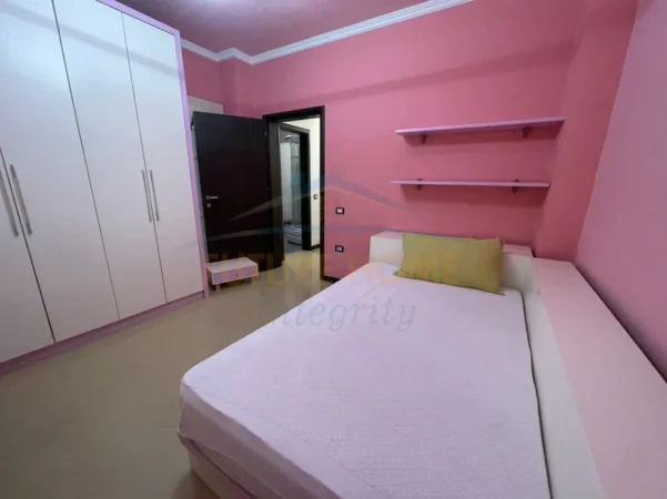 Tirane, jepet me qera apartament 2+1+Ballkon Kati 5, 92 m² 500 € (Vilat gjermane)