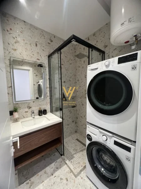 Tirane, jepet me qera apartament 2+1+Ballkon Kati 2, 90 m² 1.050 € (PORCELAN)