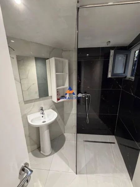 Tirane, jepet me qera apartament 1+1+Ballkon Kati 0, 65 m² 525 € 