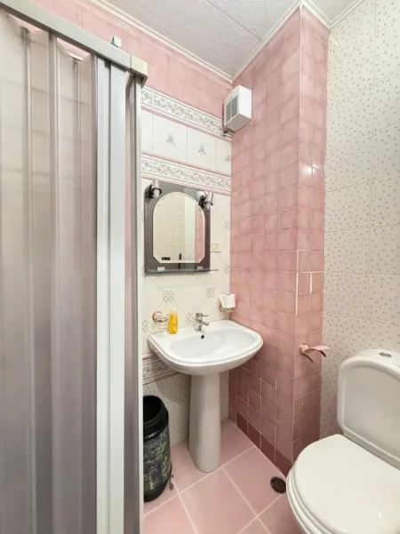 Tirane, jepet me qera apartament 2+1+Ballkon Kati 7, 110 m² 1.200 € (Zona e Bllokut, Tiranë)