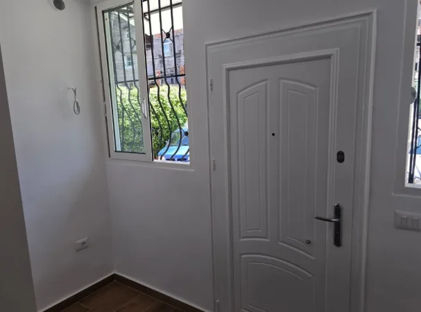 Tirane, shitet garsonier 1+1 Kati 1, 30 m²83000 € (4 DESHMORET)