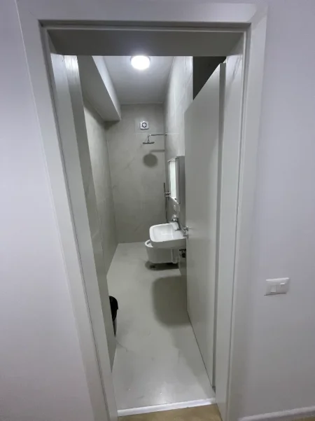 Tirane, jepet me qera apartament 1+1 Kati 9, 55 m² 380 € (Residenca Kadiu ne Ali Dem)